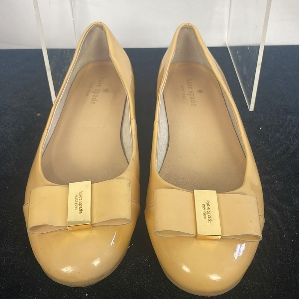 Kate Spade Tan Patent Flats w Bow Shoes - Picture 4 of 7
